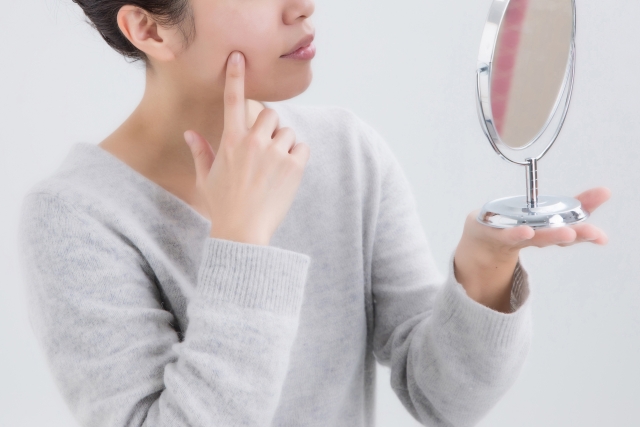 ザラつき・ブツブツにサヨナラ！コメドの直し方と人気アイテムでつるん肌へ