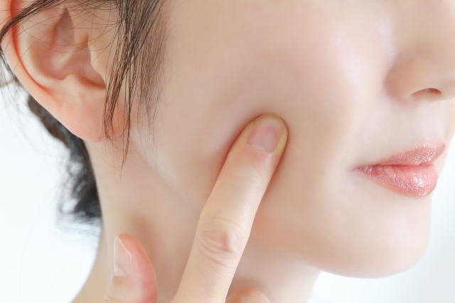 頬ニキビ、もう隠さない！ツルツル美肌を取り戻す徹底ケア＆秘訣
