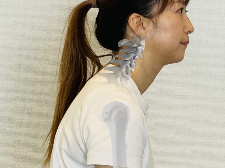 鏡を見てハッとしたら要注意?高い枕が招く「老け見え」首シワと正しい姿勢の意外な関係
